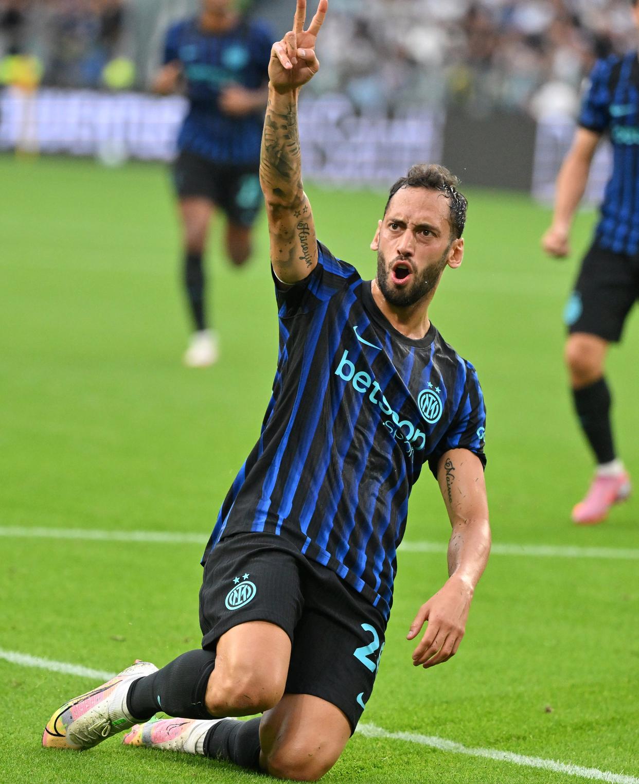 关于今夜尤文图斯调整名单以备意甲，队长鼓劲环节打磨，更衣室稳定，赛季目标并未改变的信息