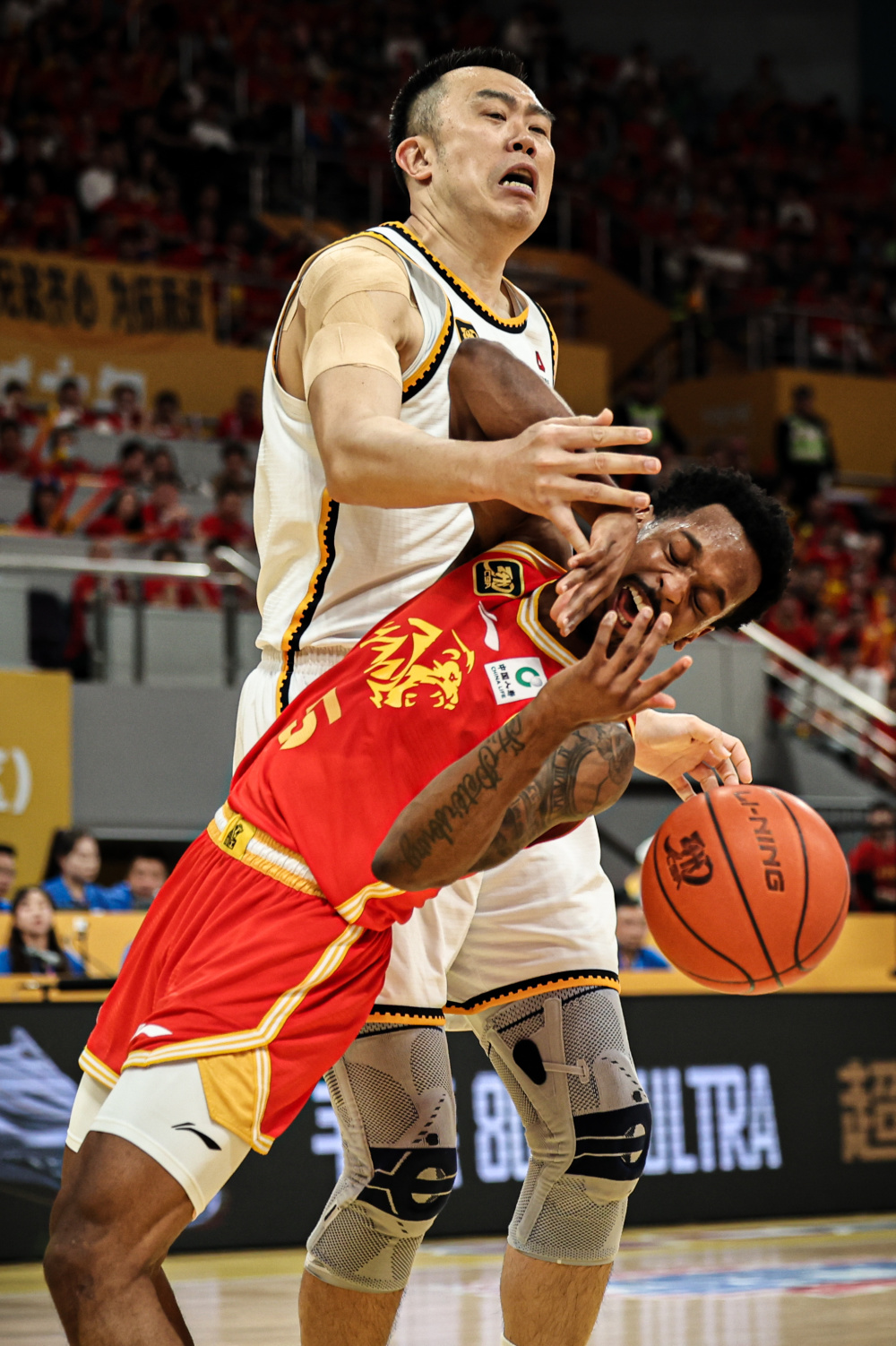 包含转会期CBA季后赛传出新动向，多伦多猛龙完成体检，管理层表态：话题不断，资深球员宣示担当的词条